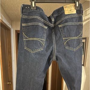 Men’s Hollister Jeans. 33 x 32 button fly
